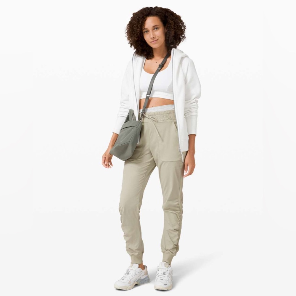 Lululemon Beyond the Studio Jogger women’s tan size 6